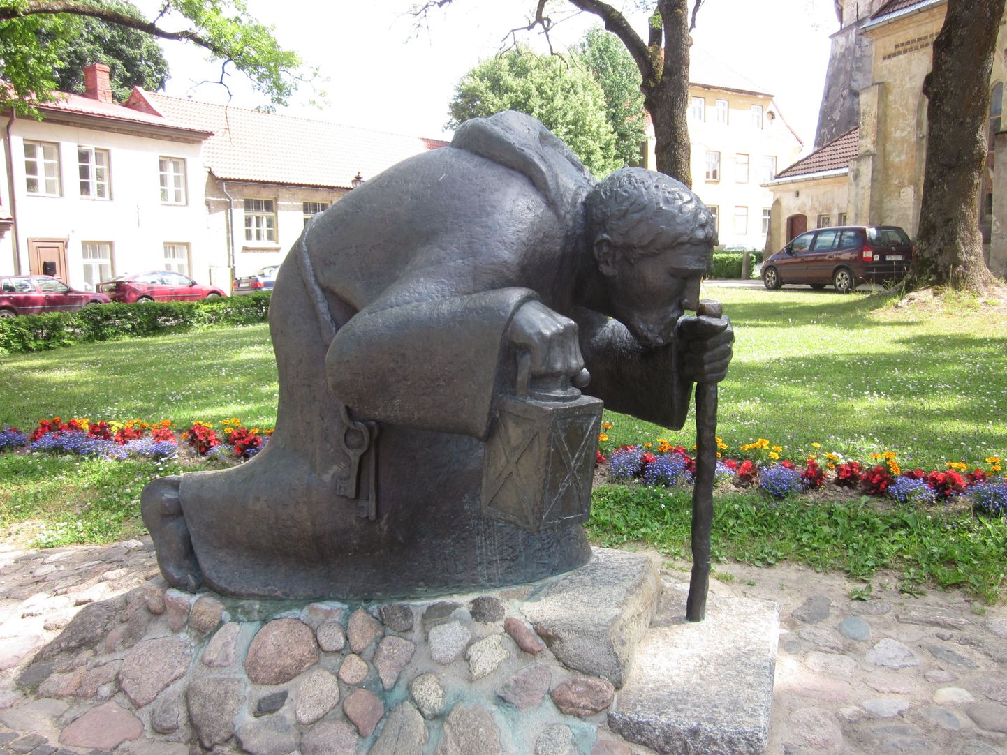 Matias Jansoni skulptuur "Läbi sajandite" Cesises.