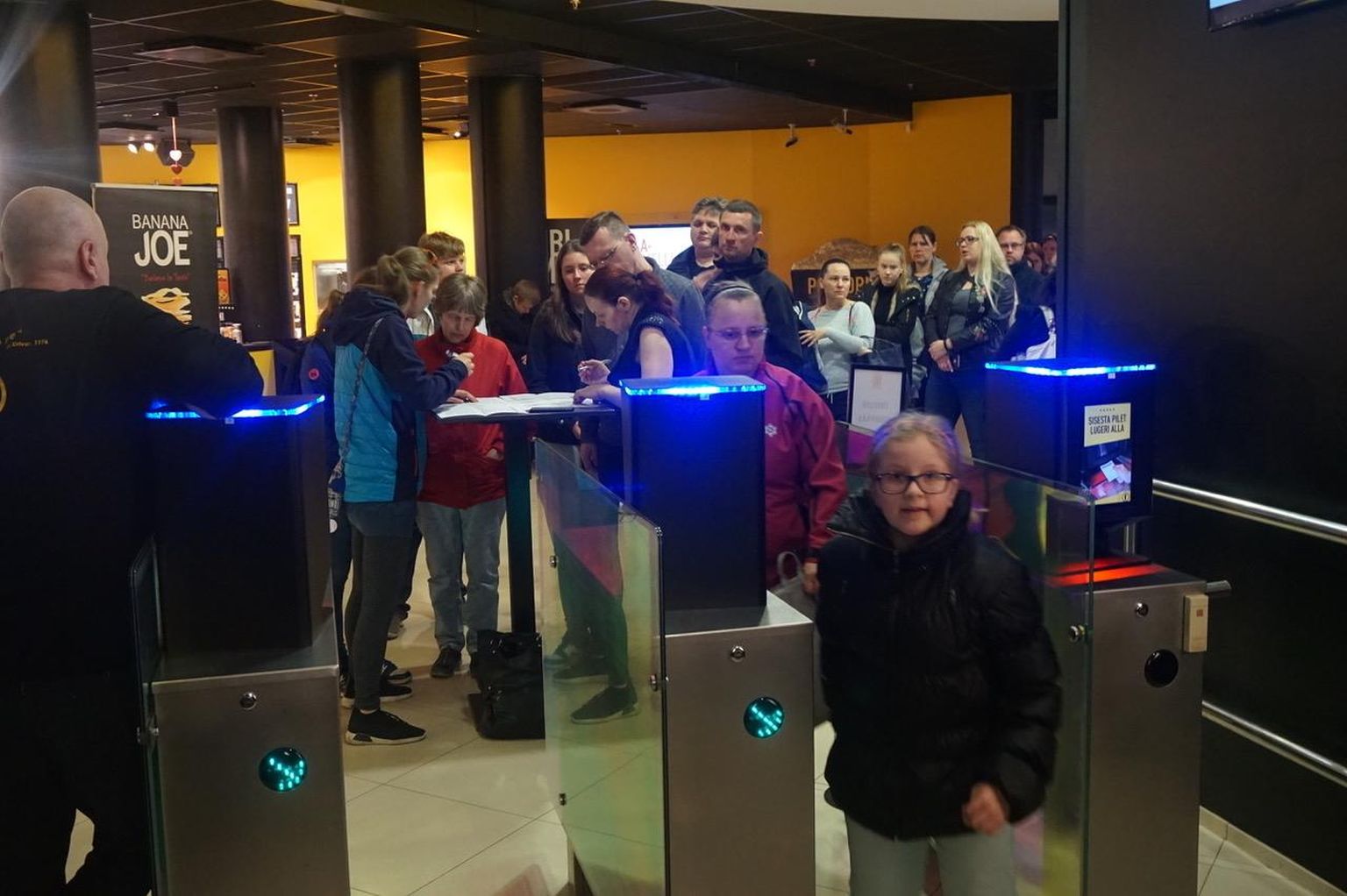 Kevadine koolivaheaeg algas suurperedele filmi "Tõde ja õigus" ühiskülastusega.