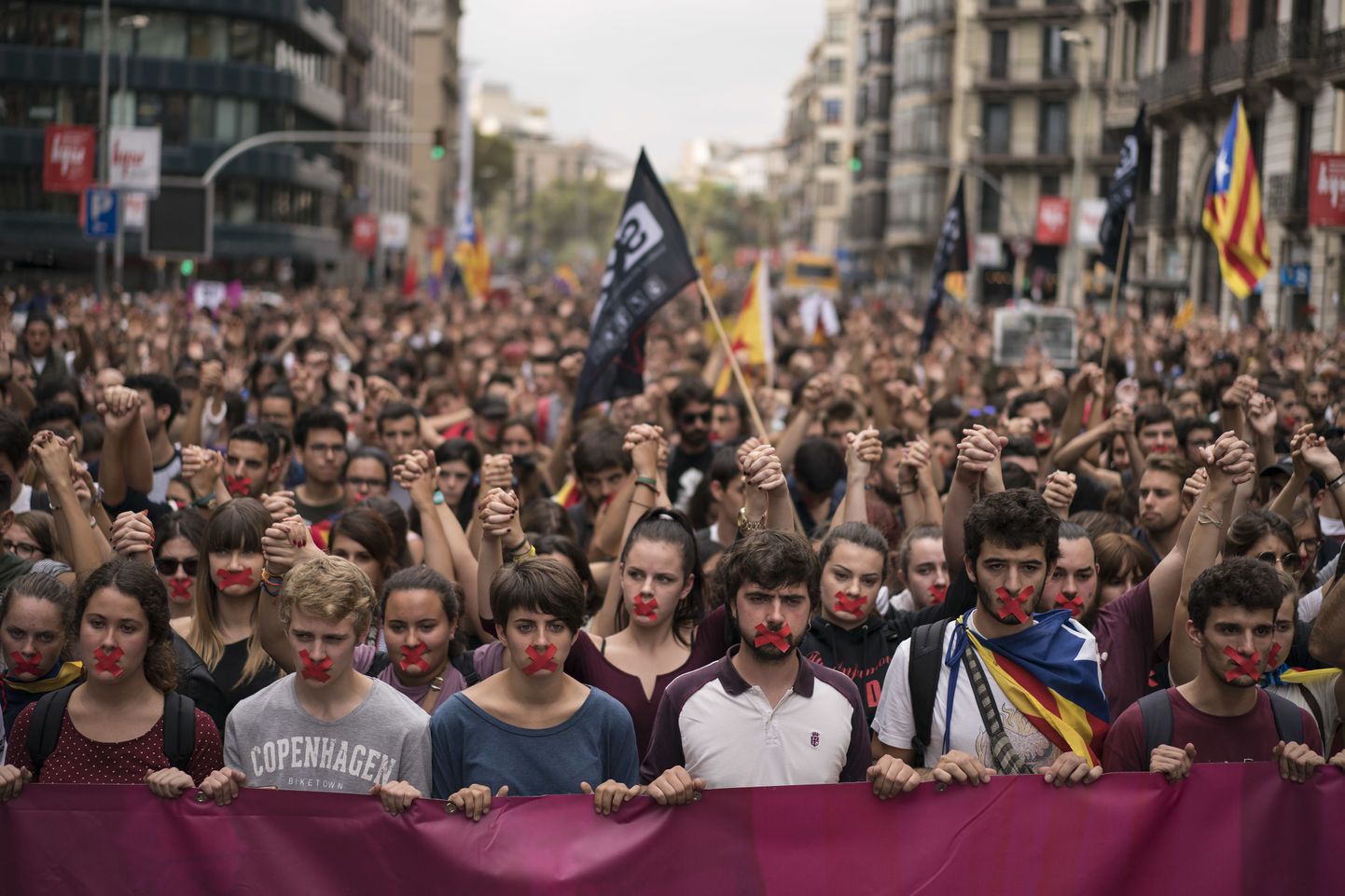 Iseseisvuslased eile Barcelonas peetud jätkumeeleavaldusel.