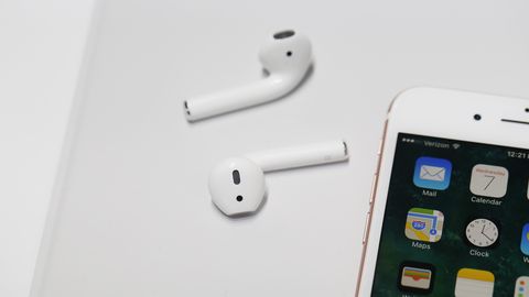     :    AirPods  