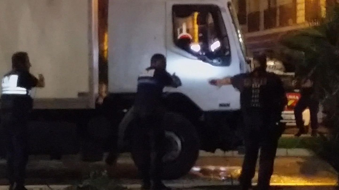 Французская полиция уничтожает террориста из Ниццы.