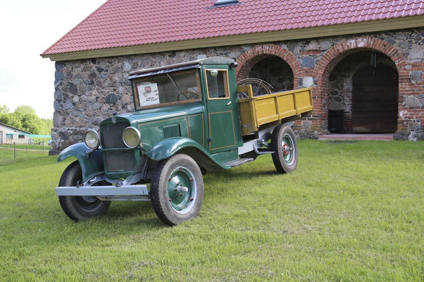 Sürgavere lähistel elava Vello Triisa 1929. aastast pärinev Chevrolet on seekordse ettevõtmise tõmbenumber.
