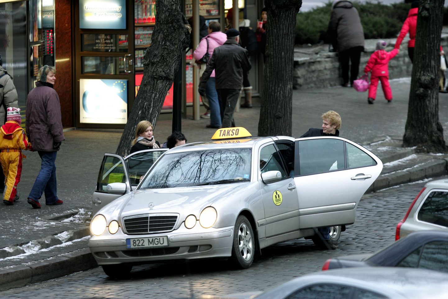 Takso Viru tänava alguses.