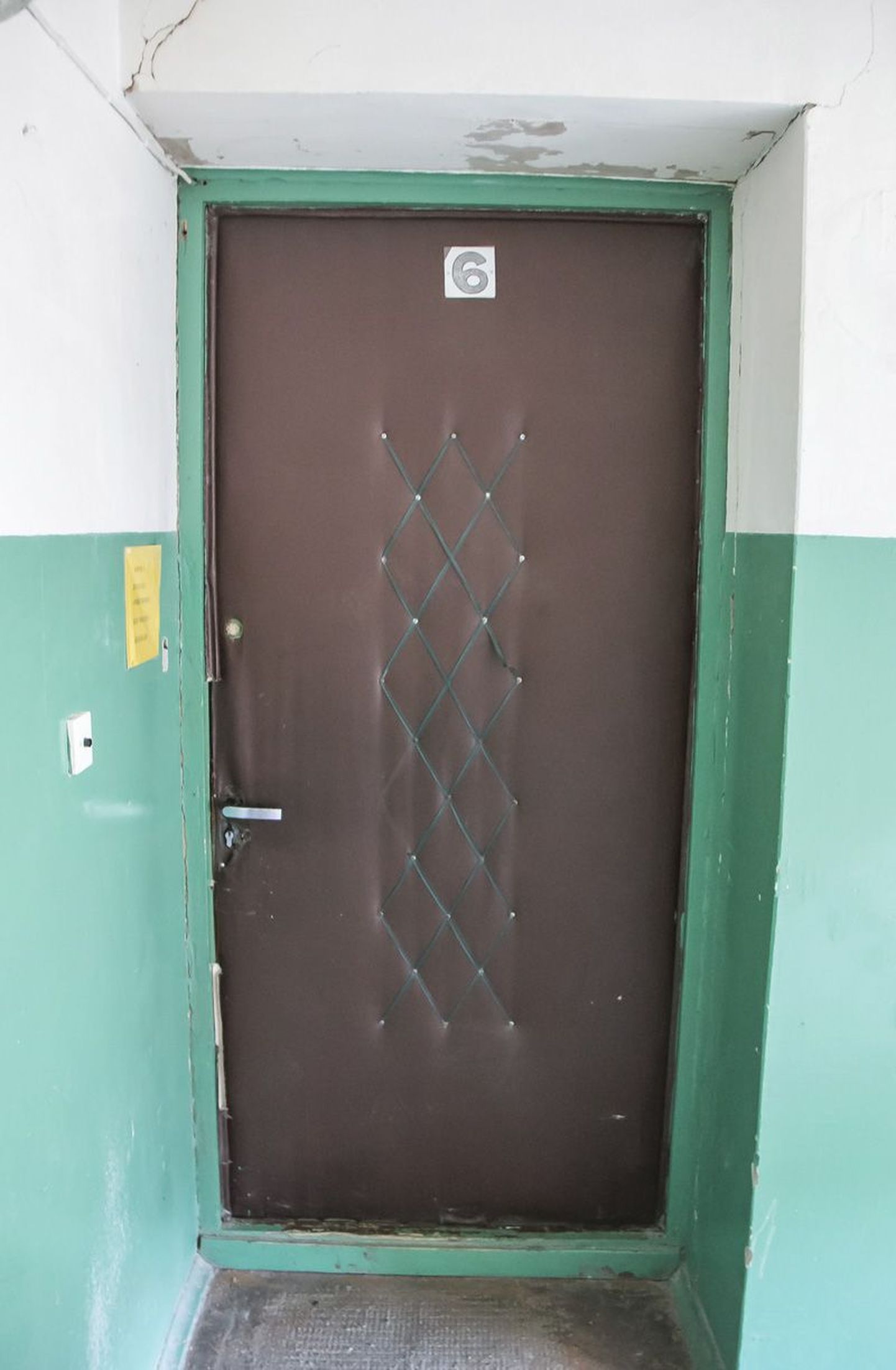 Selle ukse taga puhkes lärmakas tüli kahe pagulase vahel.