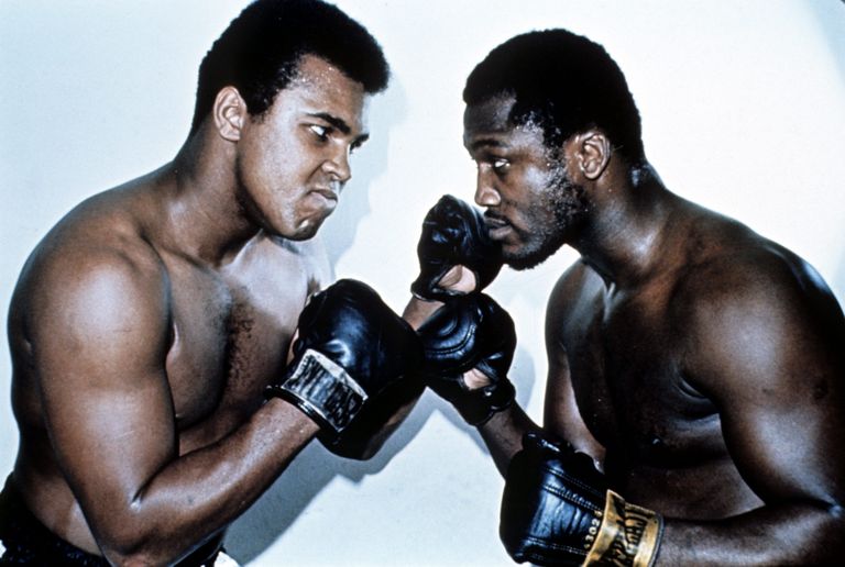 Muhammad Ali (vasakul) ja Joe Frazier. Foto: