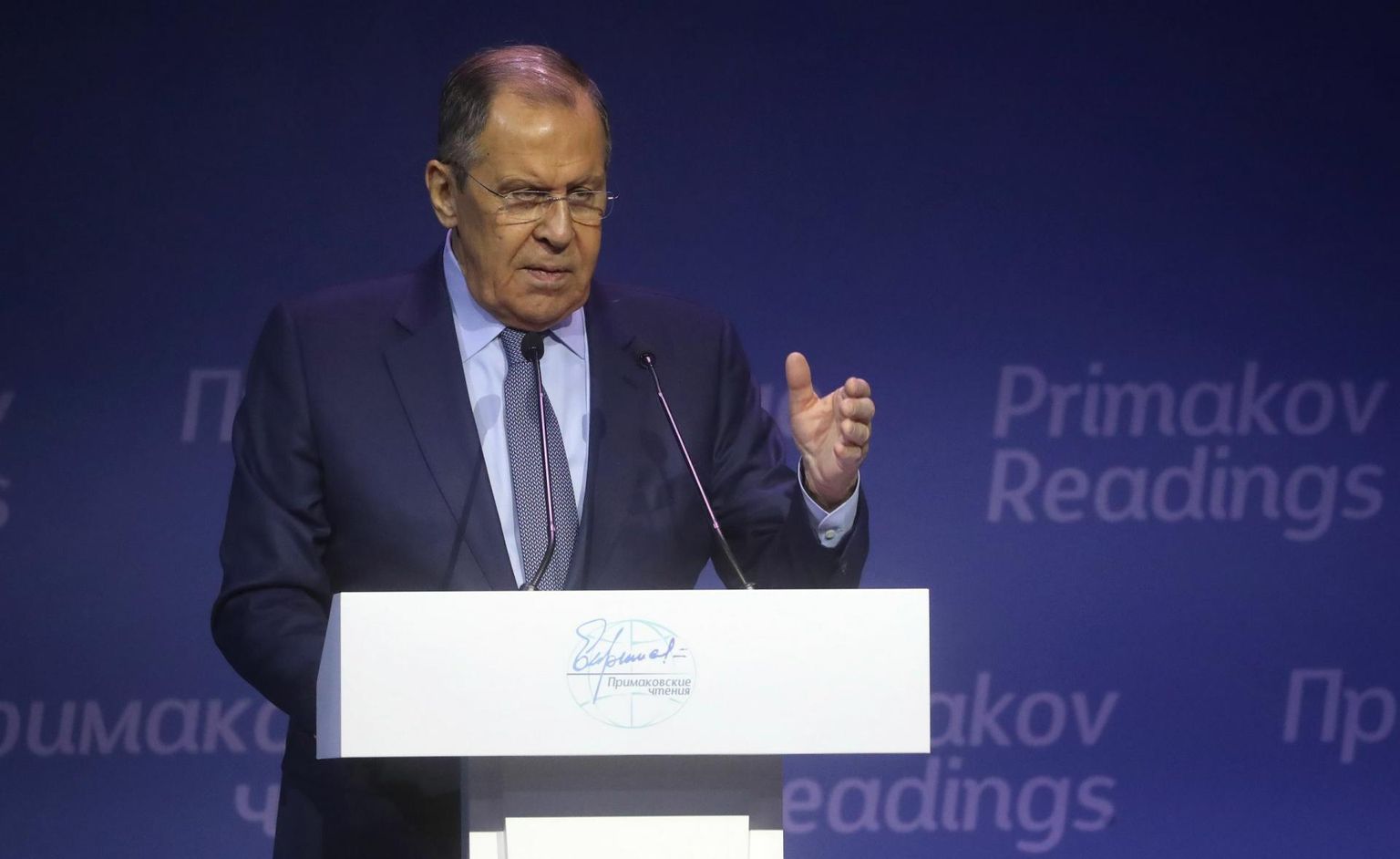 Seltsimees Lavrov.