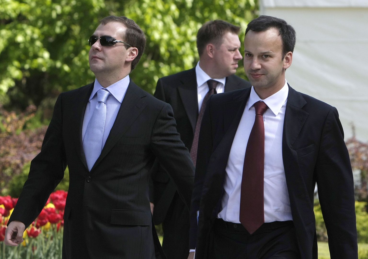 President Dmitri Medvedev (vasakul) koos oma nõuniku Arkadi Dvorkovitšiga.