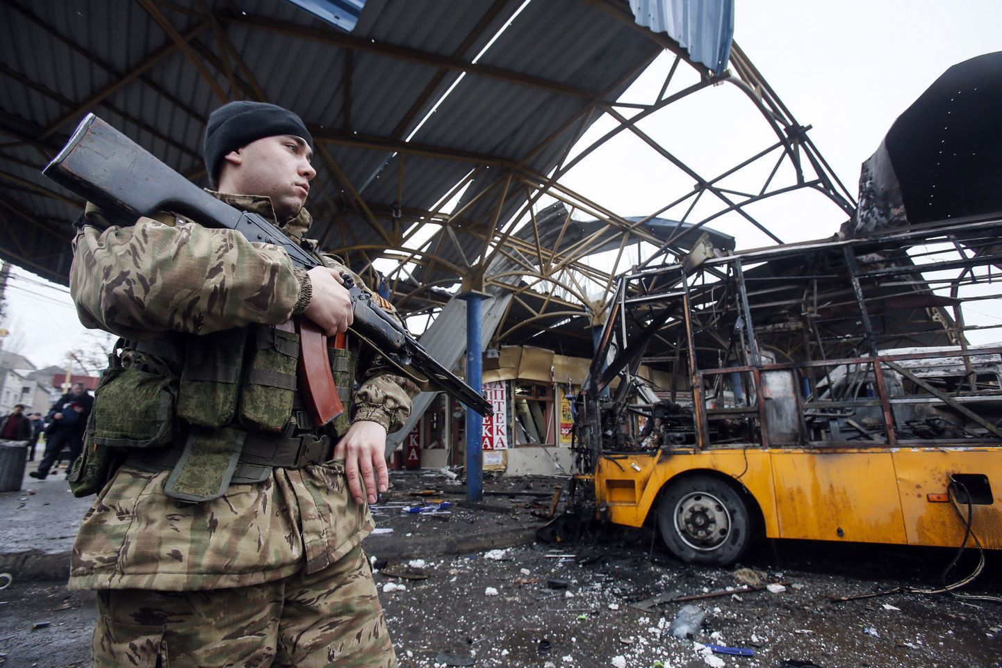 Donetski üks bussijaamadest selle aasta veebruaris mürsurünnaku järel.