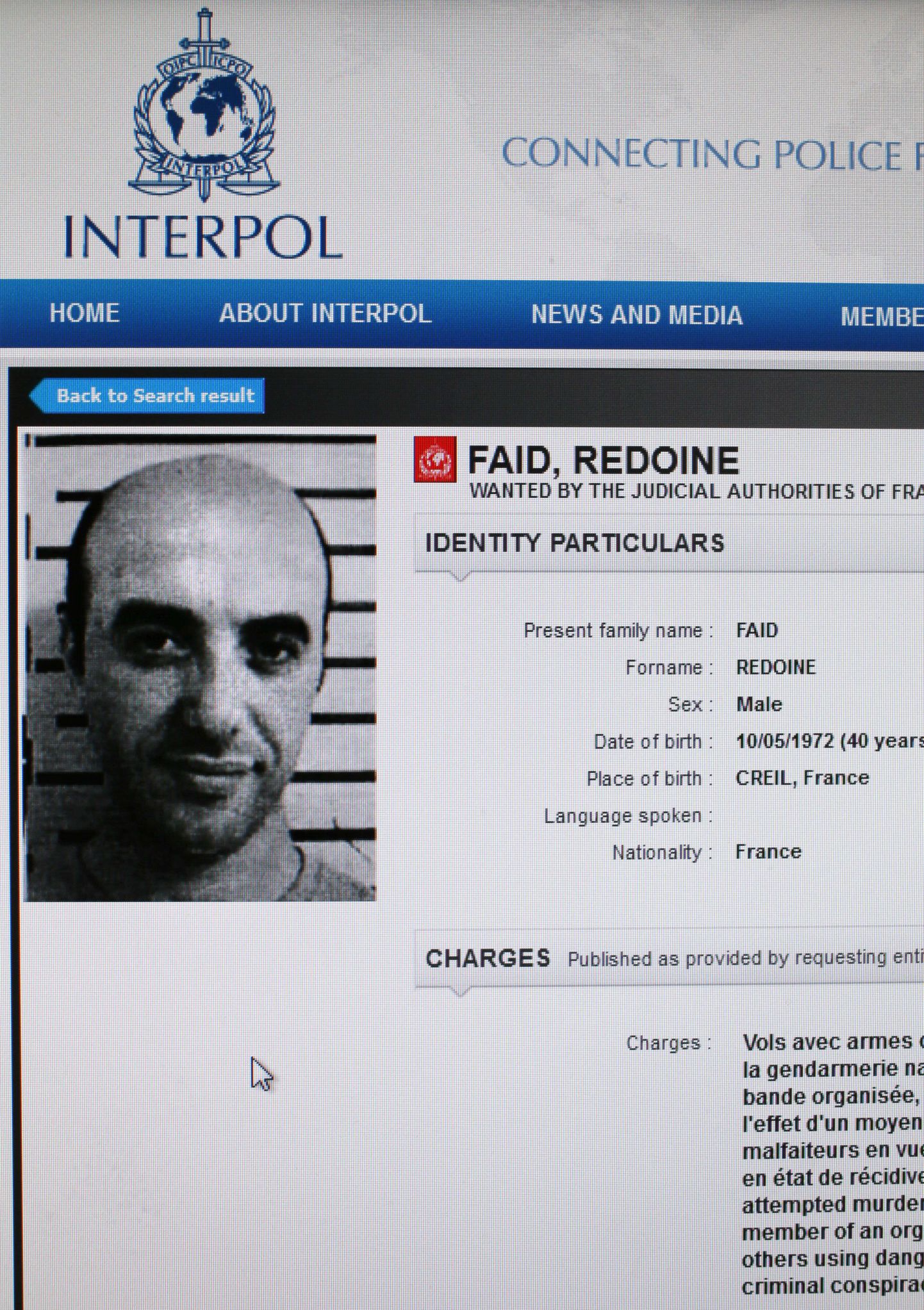 Redoine Faidi tagaotsimiskuulutus Interpoli leheküljel