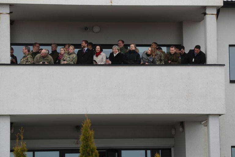 Hävitajaid oli ootamas ka kaitseminister Margus Tsahkna. / Foto: