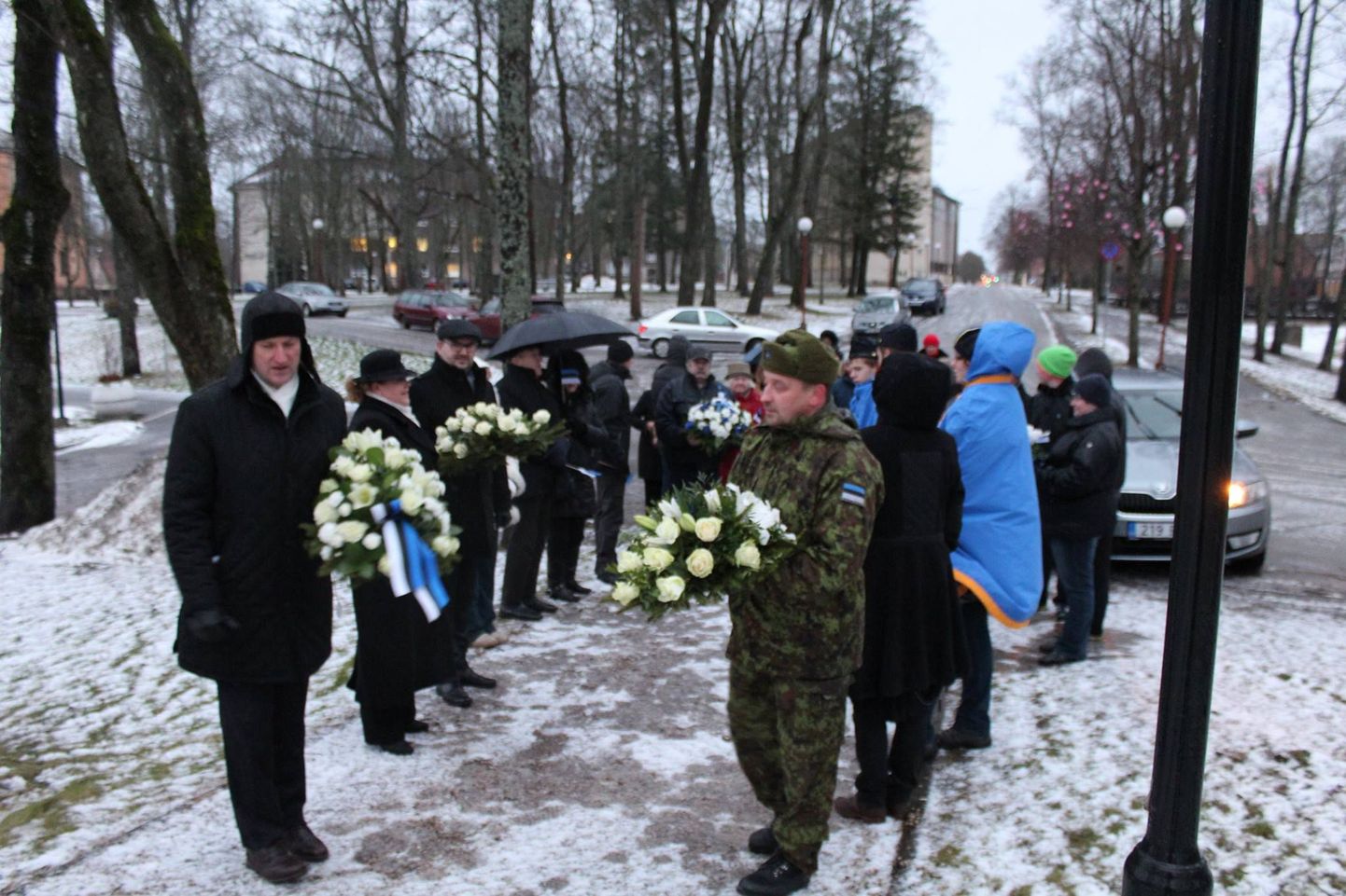 2. veebruaril koguneti Viljandis traditsiooniliselt Johan Laidoneri monumendi juurde, et päikesetõusul kell 8.22 pidada mälestushetk Tartu rahu 97. aastapäeva puhul.