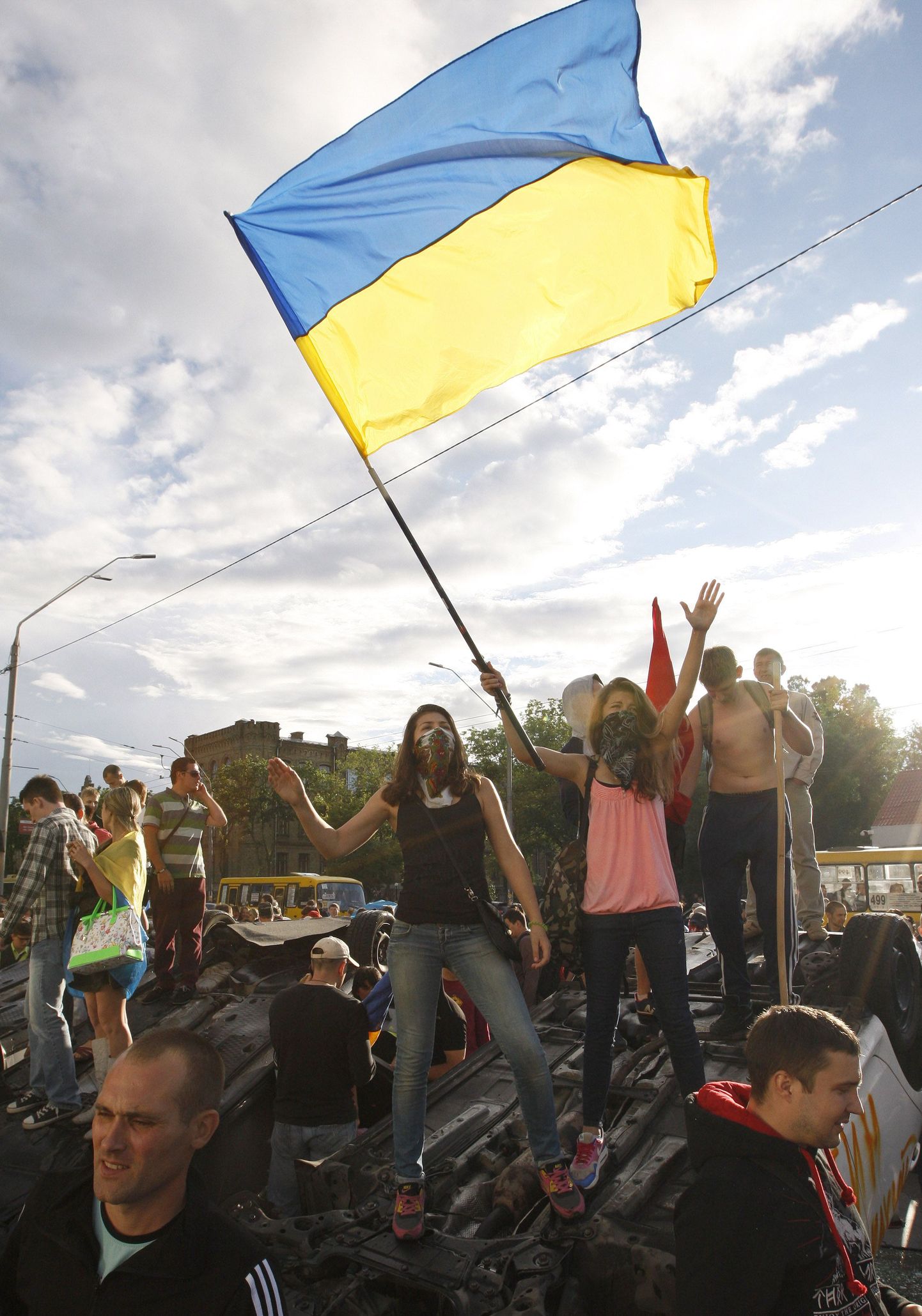 Митинг у российского посольства в Киеве продолжился и в воскресенье.