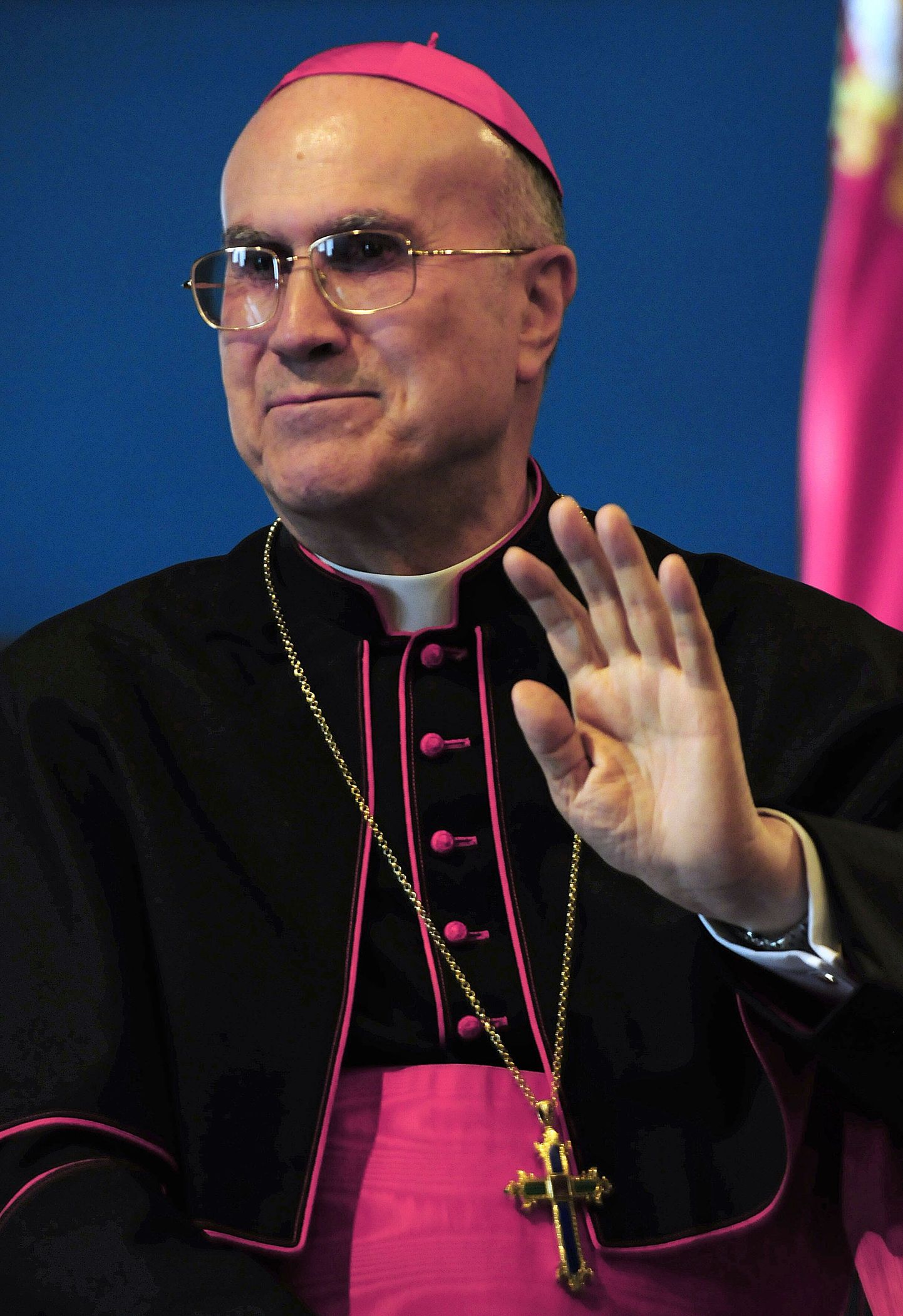 Vatikani välisminister Tarcisio Bertone