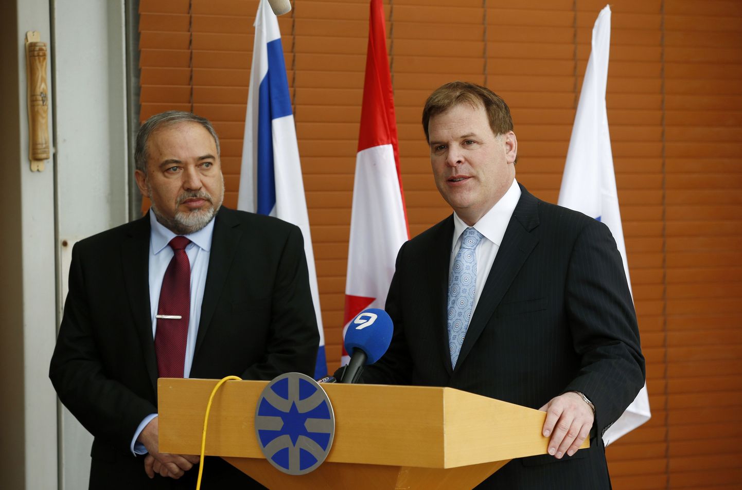 Iisraeli välisminister Avigdor Lieberman ja Kanada välisminister John Baird.