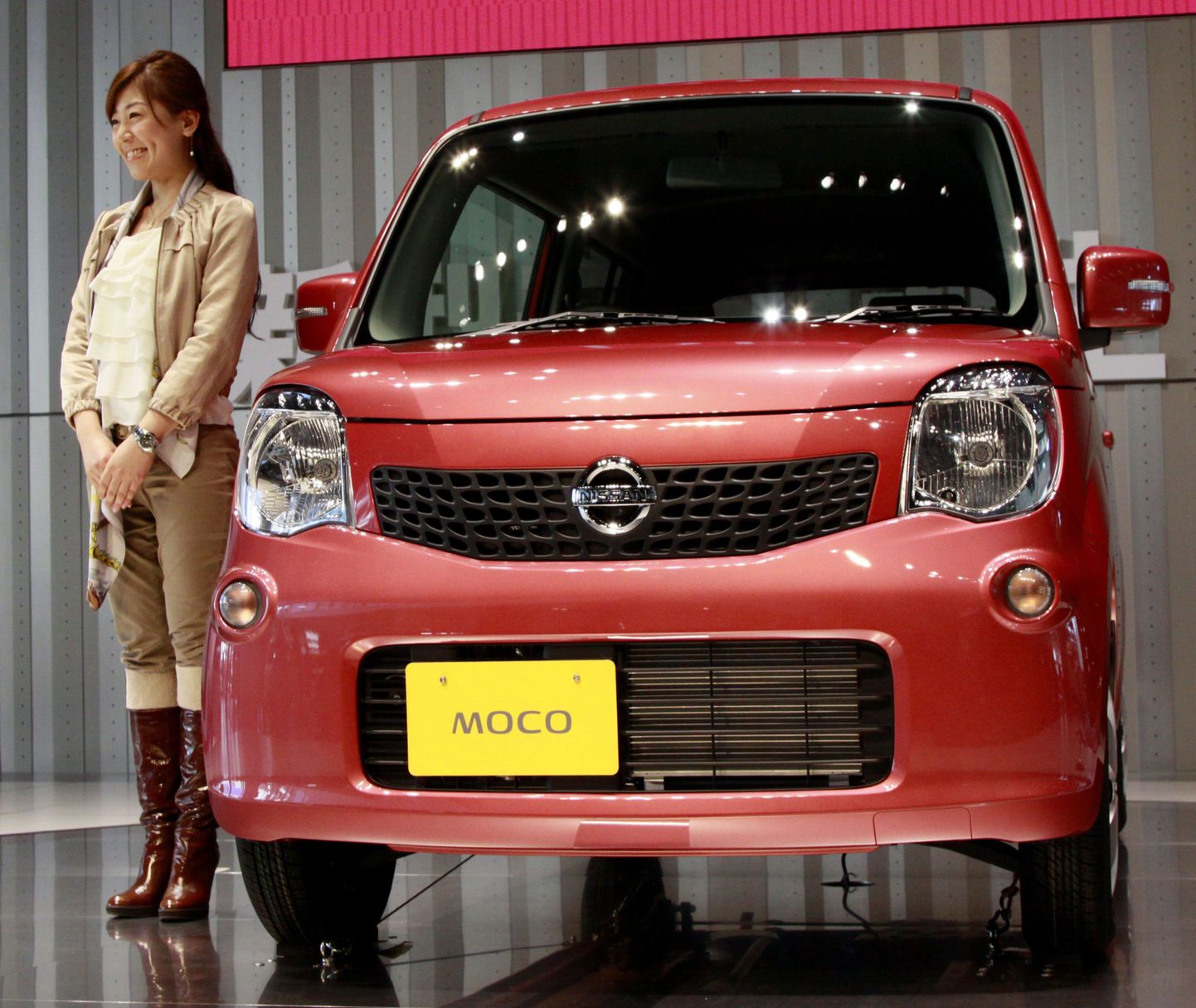 Презентация Nissan Moco в Йокогаме.