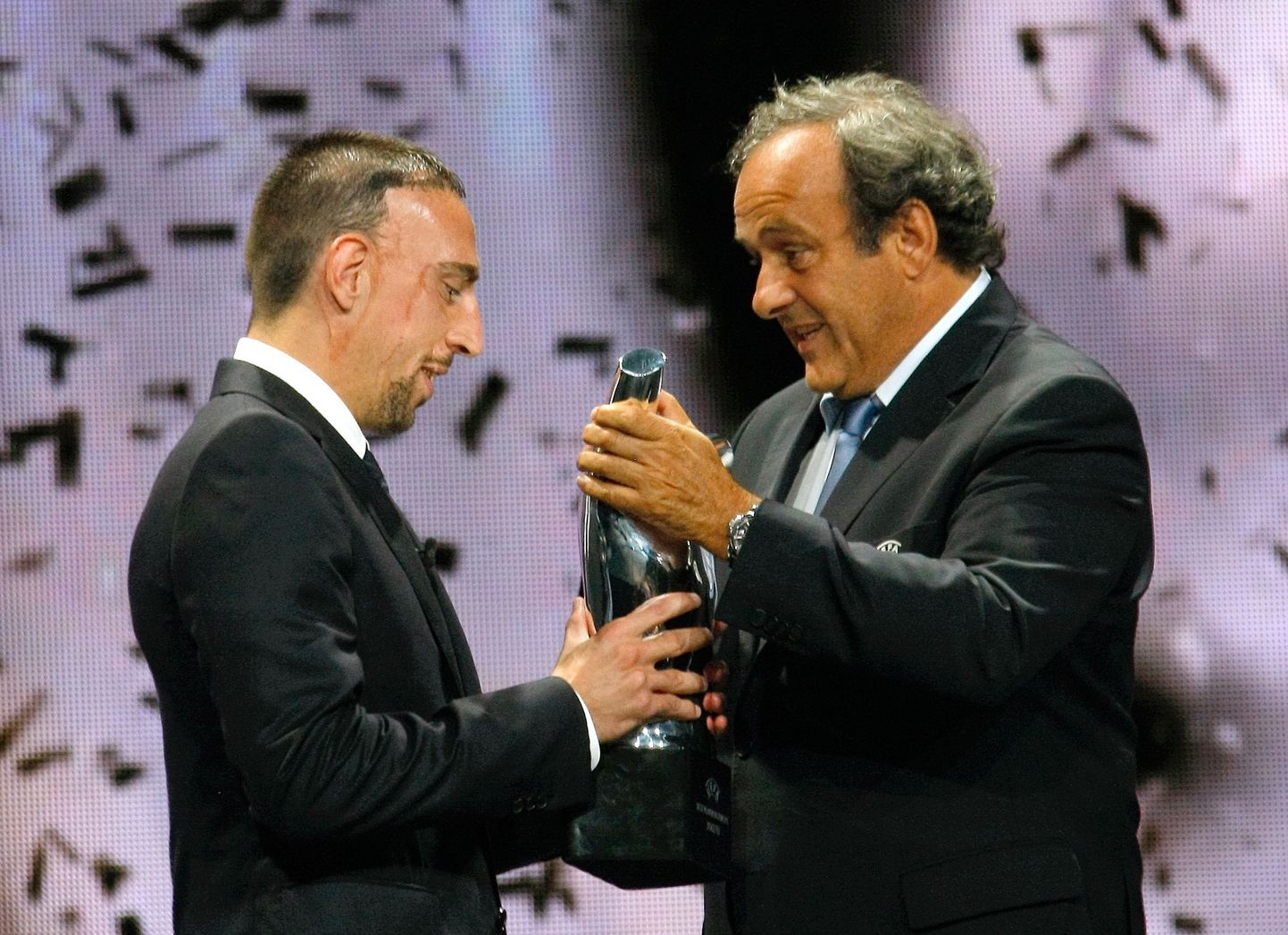 UEFA president Michel Platini (paremal) ja Franck Ribery.