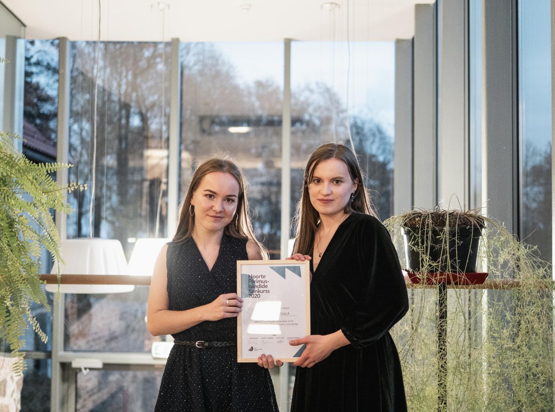 Neljanda noorte pärimusbändide konkursi võitis duo Mann ja Juula (Maria Mänd ja Juuli Kõrre).