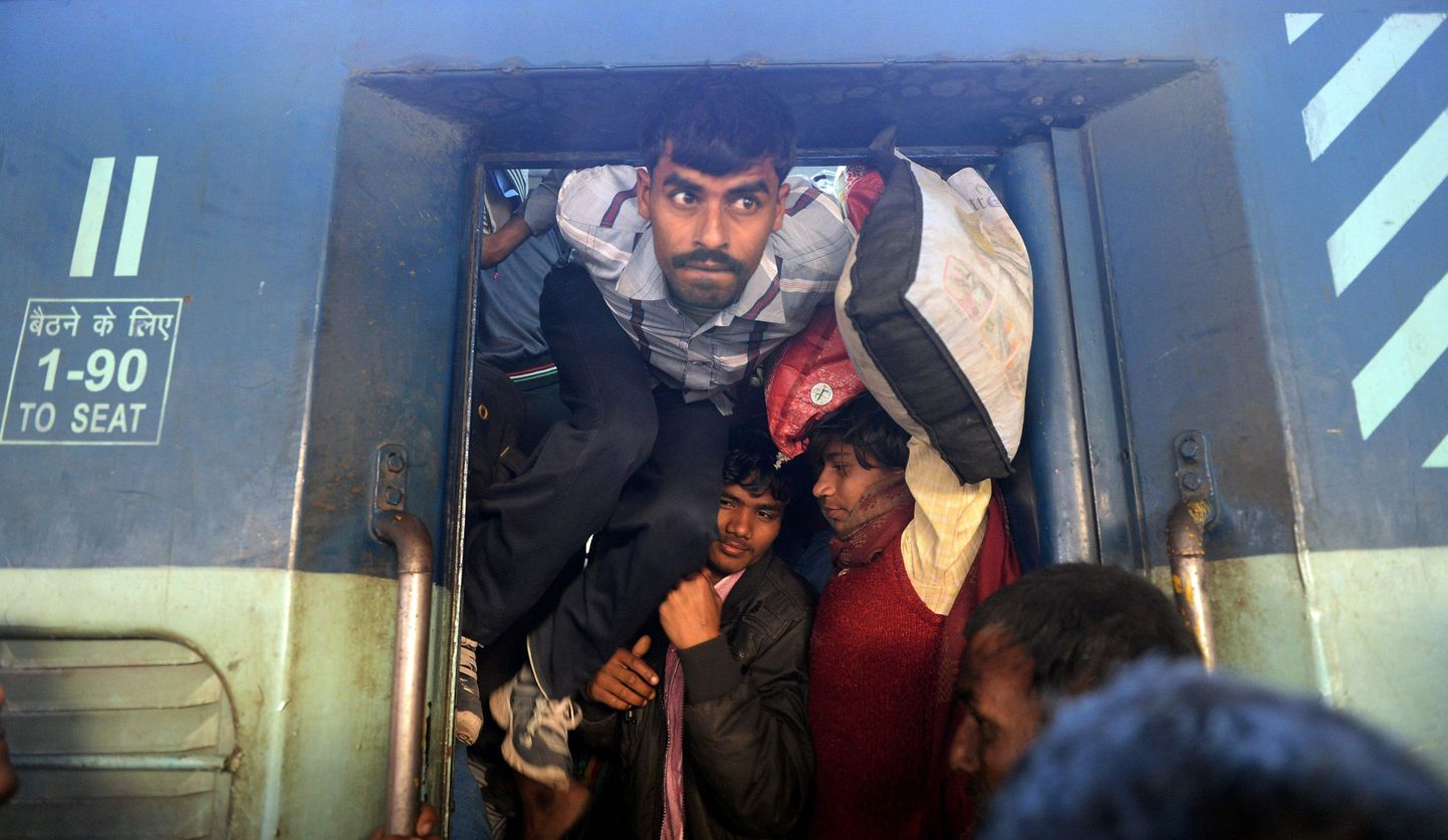 India reisijad Anand Vihari peatuses end rongi pressimas.