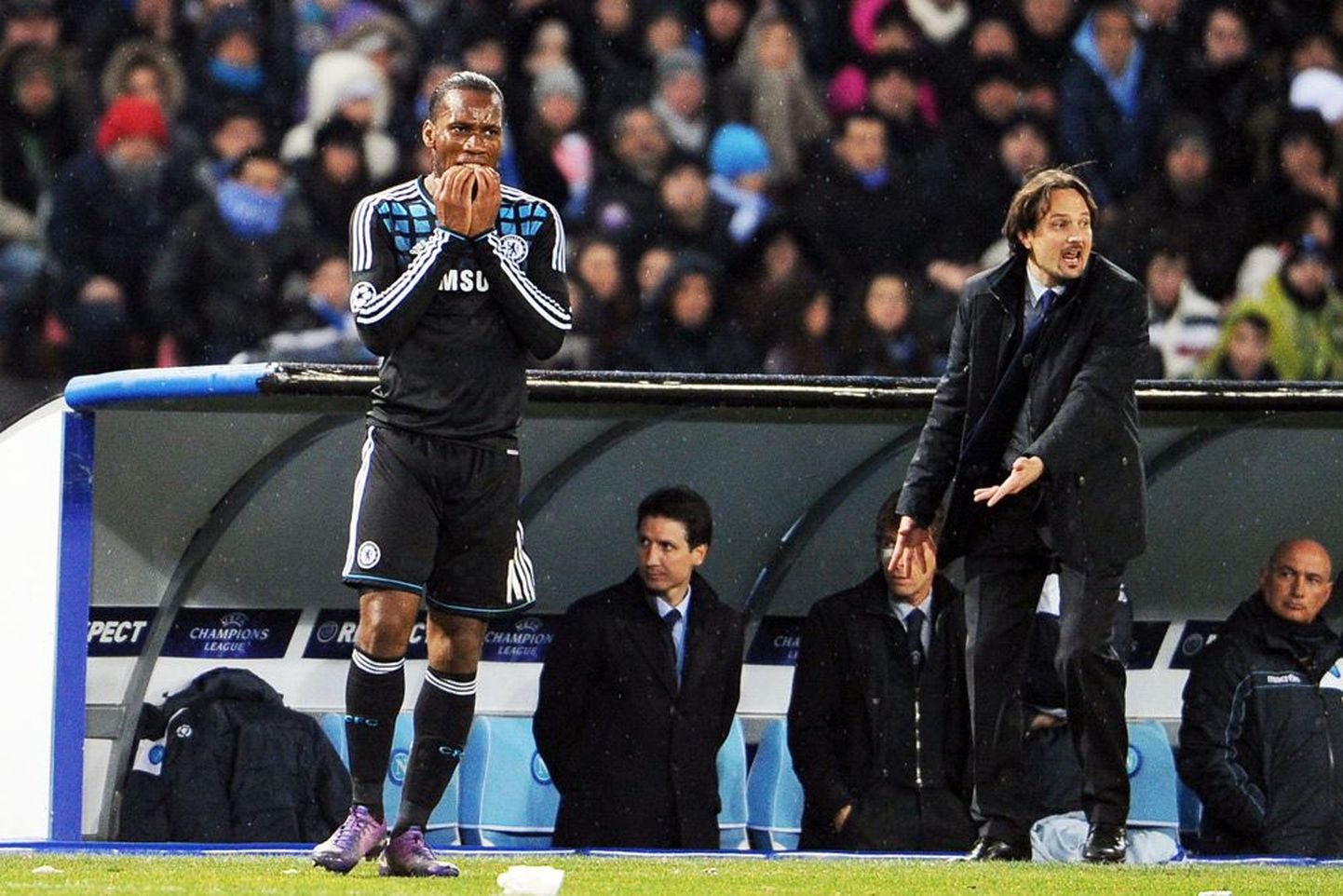 Üks Londoni Chelsea kogenumaid liikmeid Didier Drogba (vasakul) pidi taas üle elama pettumuse.