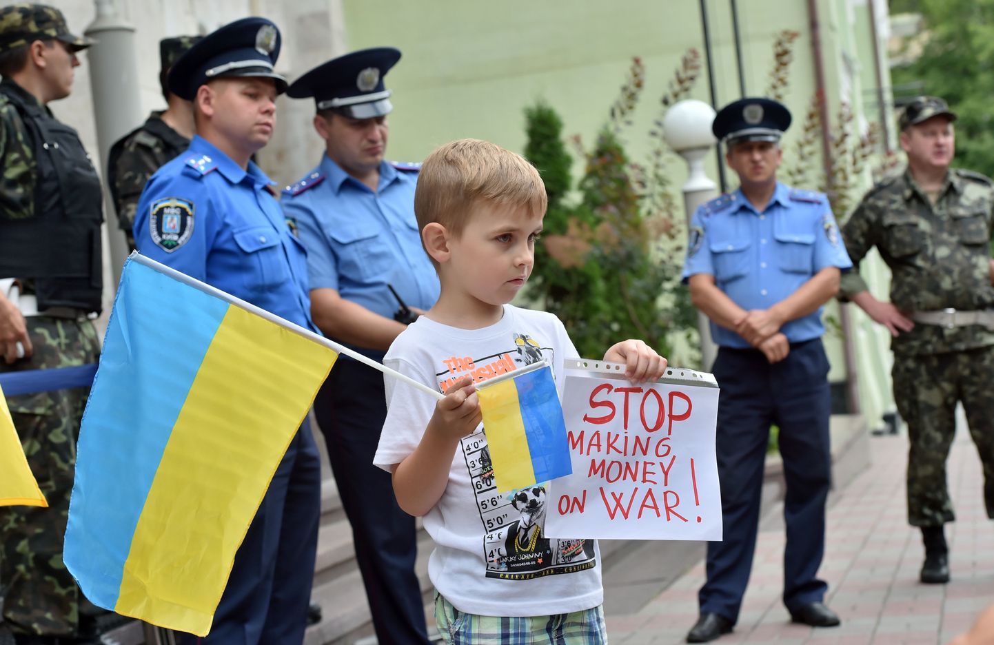 Ukraina pealinnas Kiievis asuva Prantsuse saatkonna juures juulis toimunud meeleavaldus Mistralide müügi vastu.