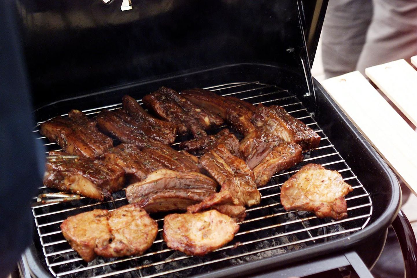 Valmis marinaadidega on liha juba tunni aja möödudes grillimisvalmis.