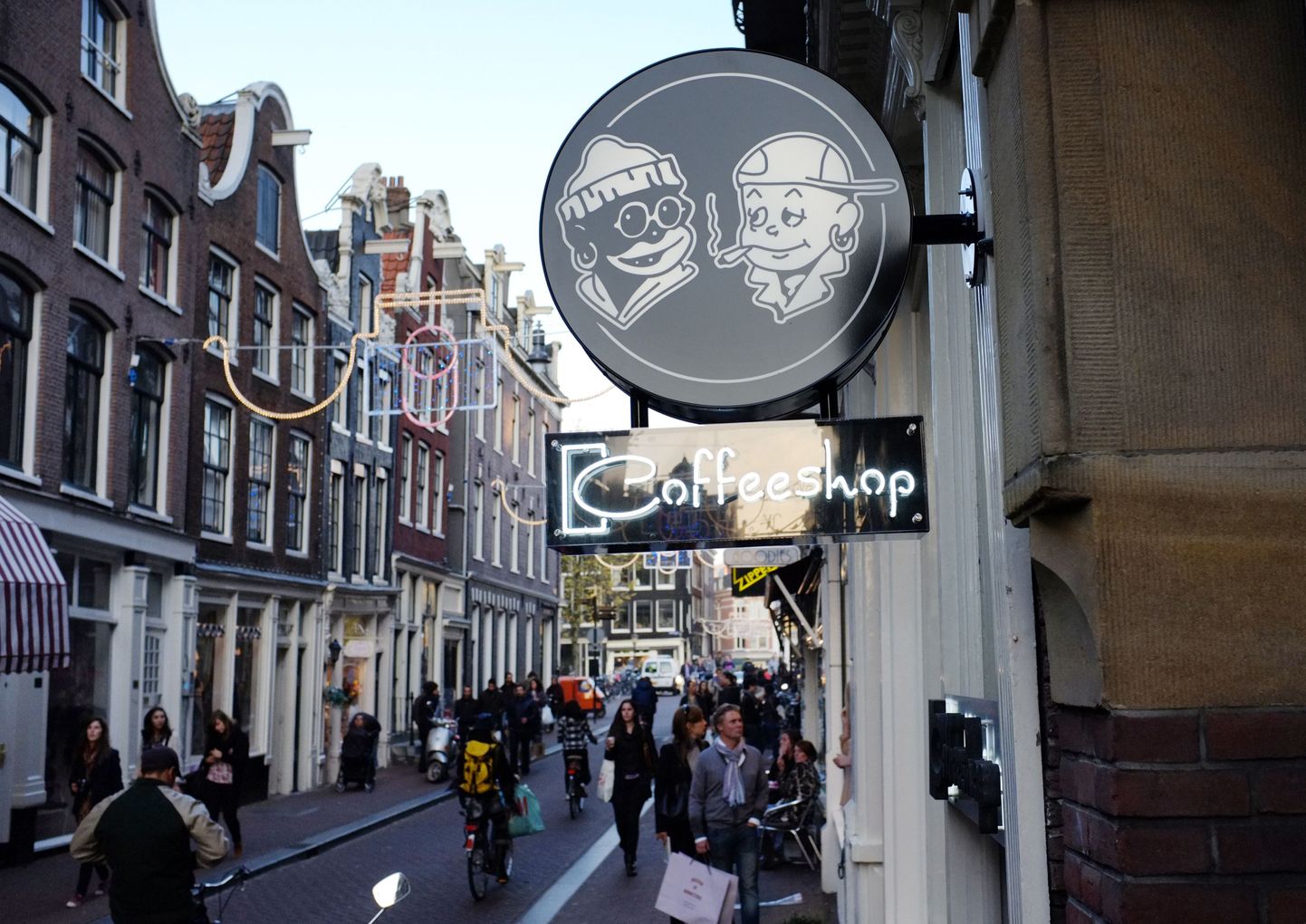 Amsterdam ei keela turistidele kanepit