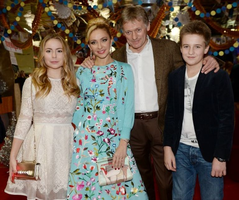 Татьяна Навка с дочерью Александрой и Дмитрий Песков с сыном Миком 