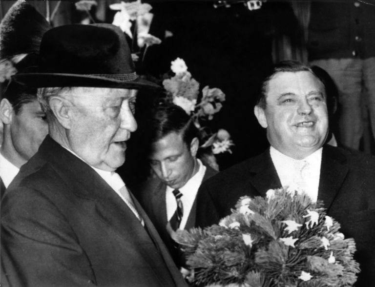 Saksamaa liidukantsler ja CDU juht Konrad Adenauer (vasakul) ja CSU esimees Franz-Josef Strauss (paremal), 1961 / Scanpix