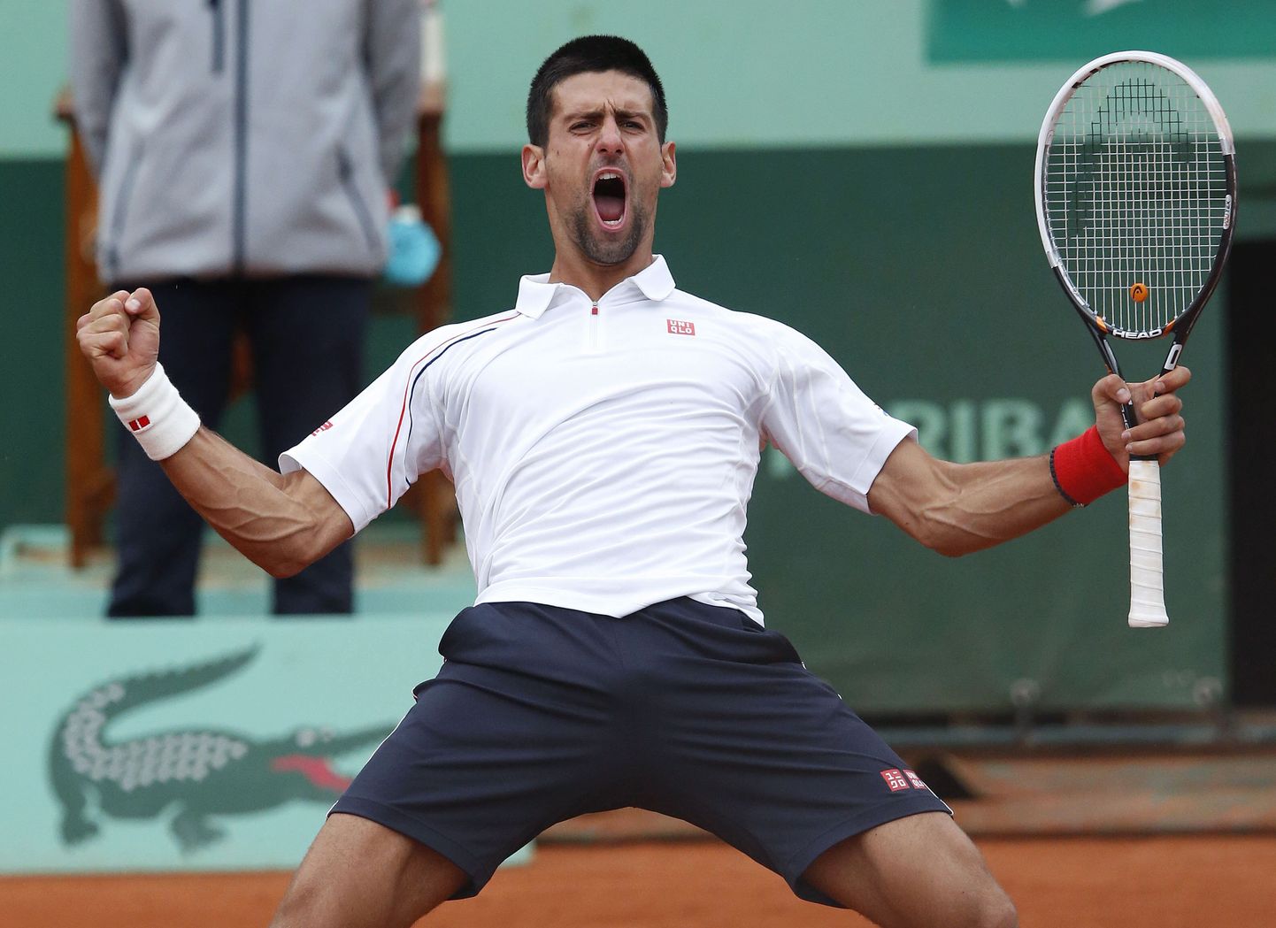 Novak Djokovic pääses viiesetilise lahingu järel poolfinaali.