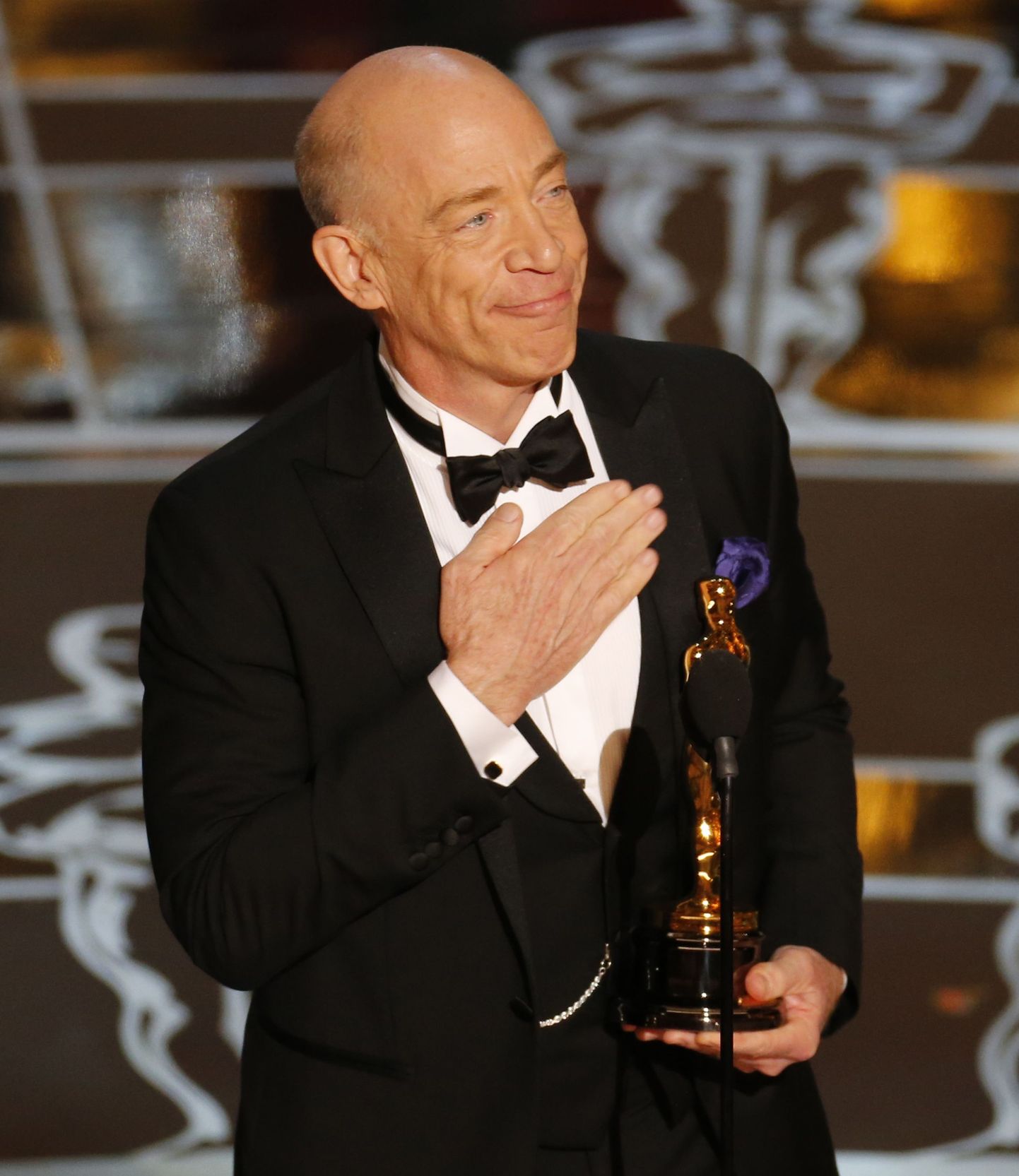 J.K. Simmons receives the Oscar for actor in a supporting role for "Whiplash" 
at the 87th Academy Awards in Hollywood, California February 22, 2015.  REUTERS/Mike Blake (UNITED STATES TAGS:ENTERTAINMENT) (OSCARS-SHOW)