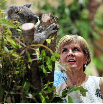 Austraalia välisminister Julie Bishop ja koaala. Foto: Scanpix