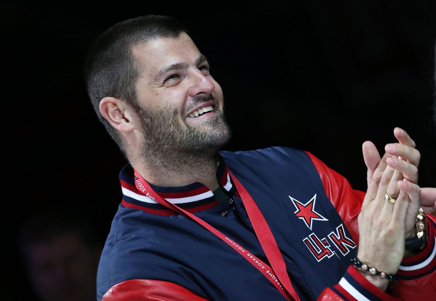 Радулов в составе ЦСКА получает серебряный медали чемпионата России (25.05.2016).