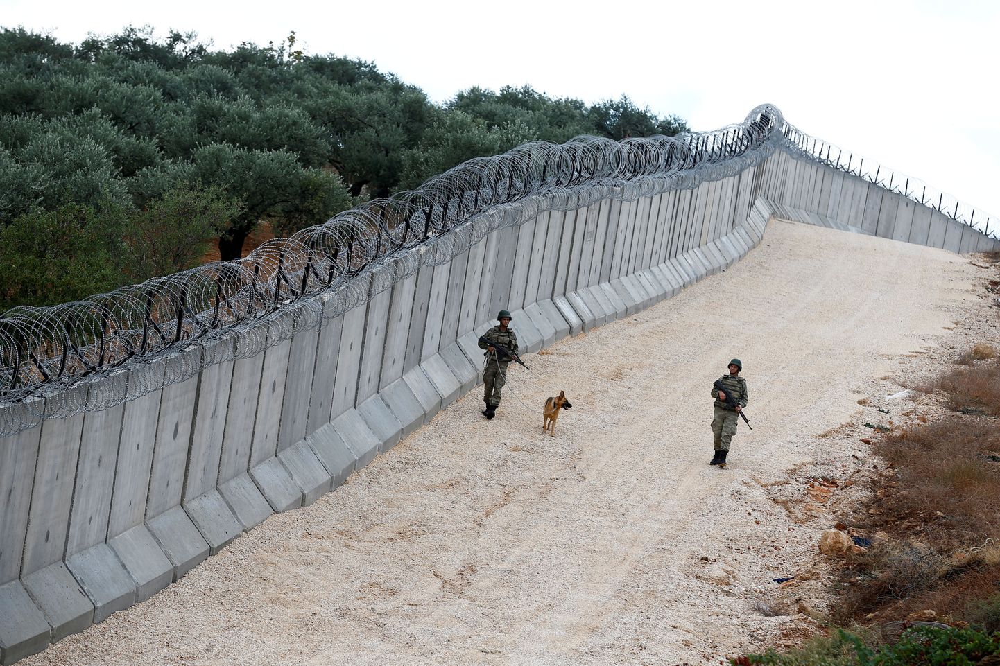 Стена на границе Турции и Сирии.