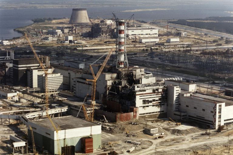 Skats uz Černobiļas AES no lidmašīnas gandrīz pusgadu pēc kodolkatastrofas.