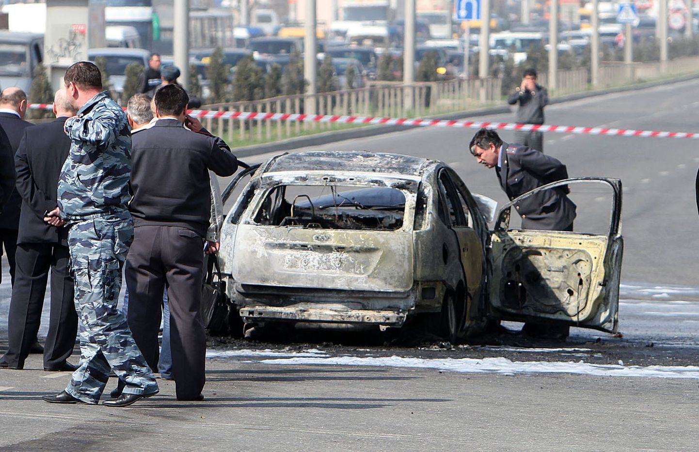 Esmaspäeval Dagestani pealinnas Mahhatškalas toimunud pommiplahvatuses hävinud FSB töötaja auto.