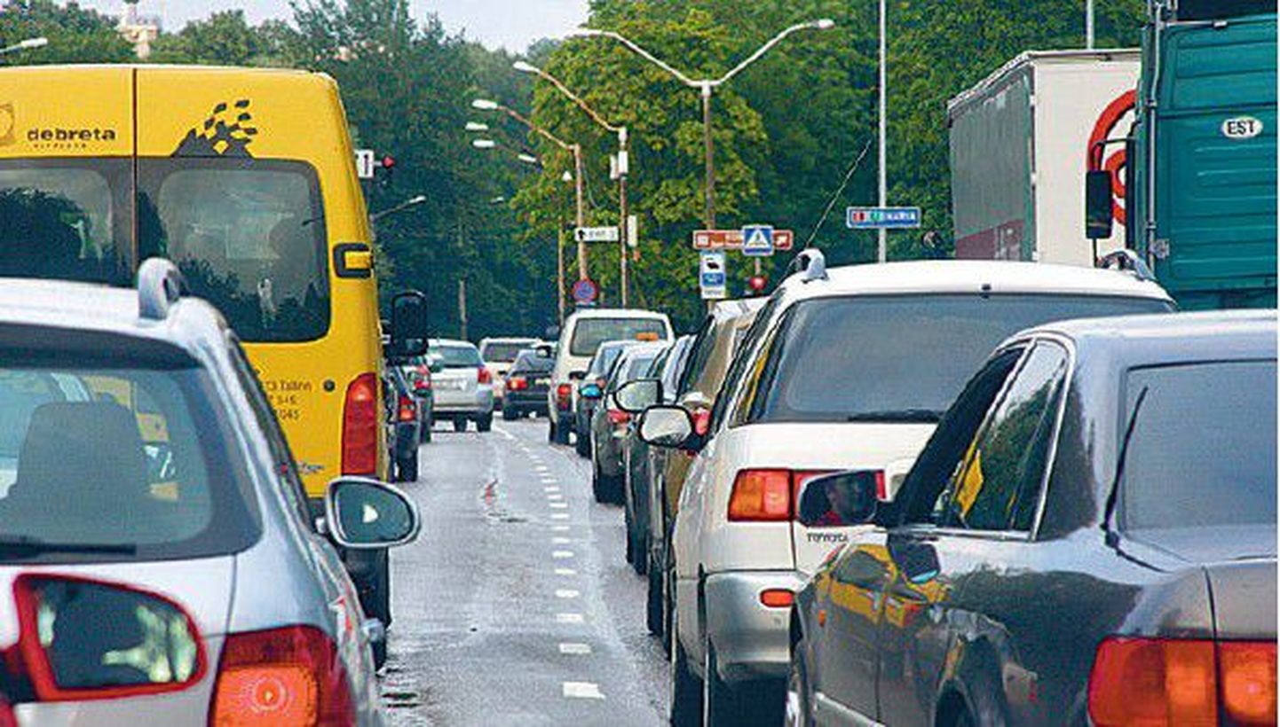Liiklusasjatundjad leiavad, et kiiruse kahandamine ei tekitaks Tallinnas lisaummikuid ja aitaks säästa inimelusid.