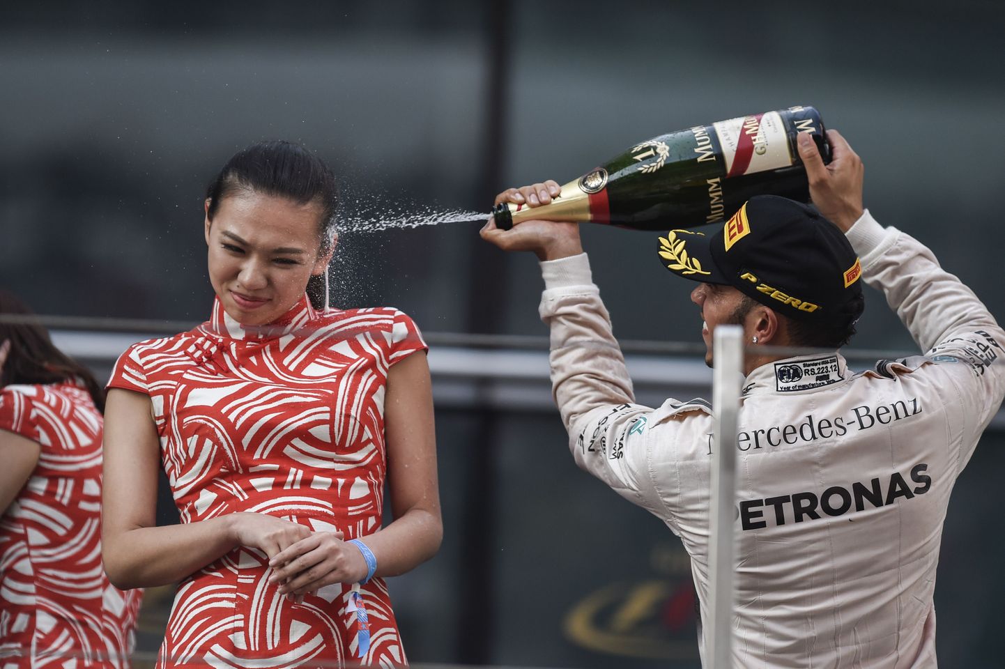 Lewis Hamilton šampanjat pritsimas.