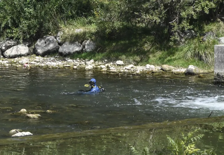 Sukeldujad otsisid Guiers' jõest kadunud üheksa-aastast Maelys de Araujot