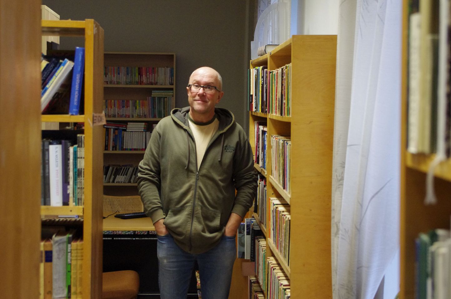 Mart Juur on Otepää raamatukogu sage külaline, lahkudes suviti tavaliselt raamatuvirnaga. Kirjandusministril jagub raamatukogutöötajatele üksnes kiidusõnu: «Raamatukogus töötavad inimesed tunnevad oma ala suurepäraselt, teades oma auditooriumi väga hästi.»