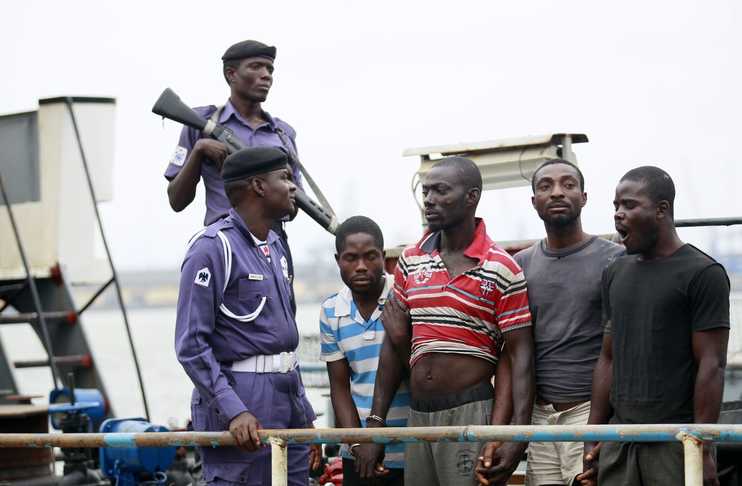 Nigeeria mereväelased kinni peetud kahtlusalustega.