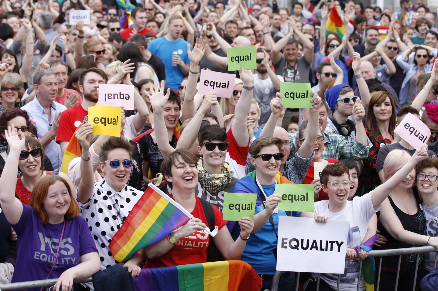 Homoabielude seadustamise toetajad Iirimaaa pealinnas Dublinis.