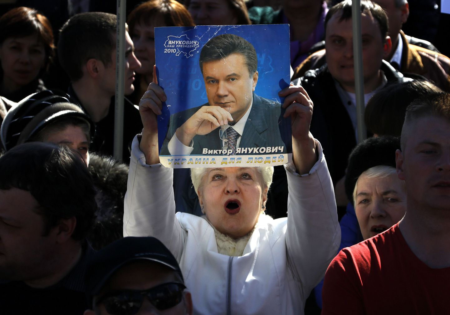 Donetskis toimus 23. märtsil venemeeelsete aktsioon, kus muu hulgas oli näha ka Viktor Janukovõtši näopildiga plakateid.