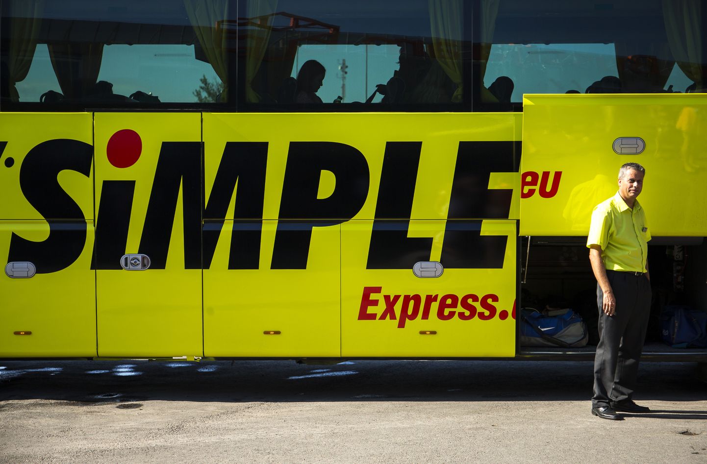 Simple Expressi buss. Foto on illustreeriv.