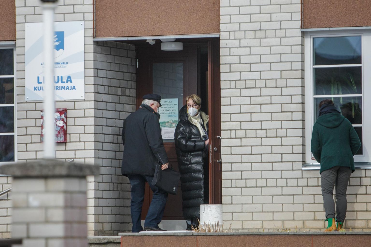 Lääneranna vallavolikogu istung toimus eile Lihula kultuurimajas kinniste uste taga.