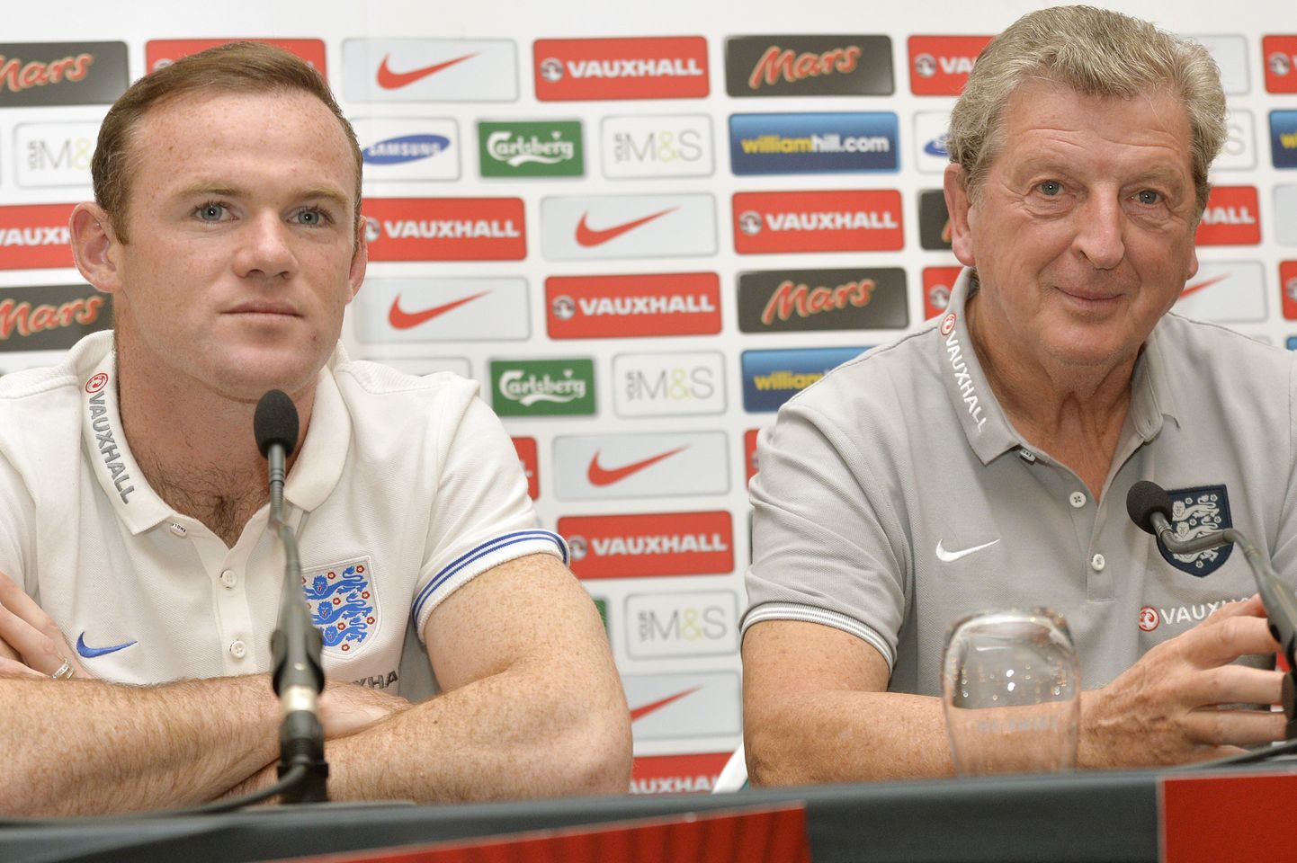 Inglismaa koondise peatreener Roy Hodgson (apremal) ja kapten Wayne Rooney.