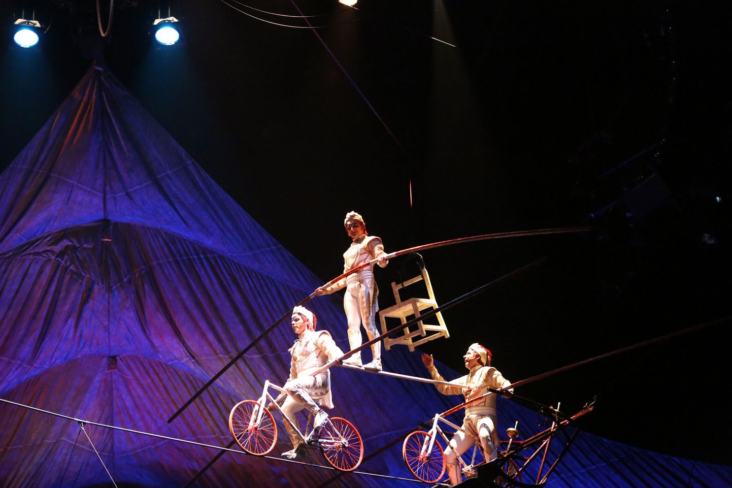 Cirque du Soleil etendus Londonis.