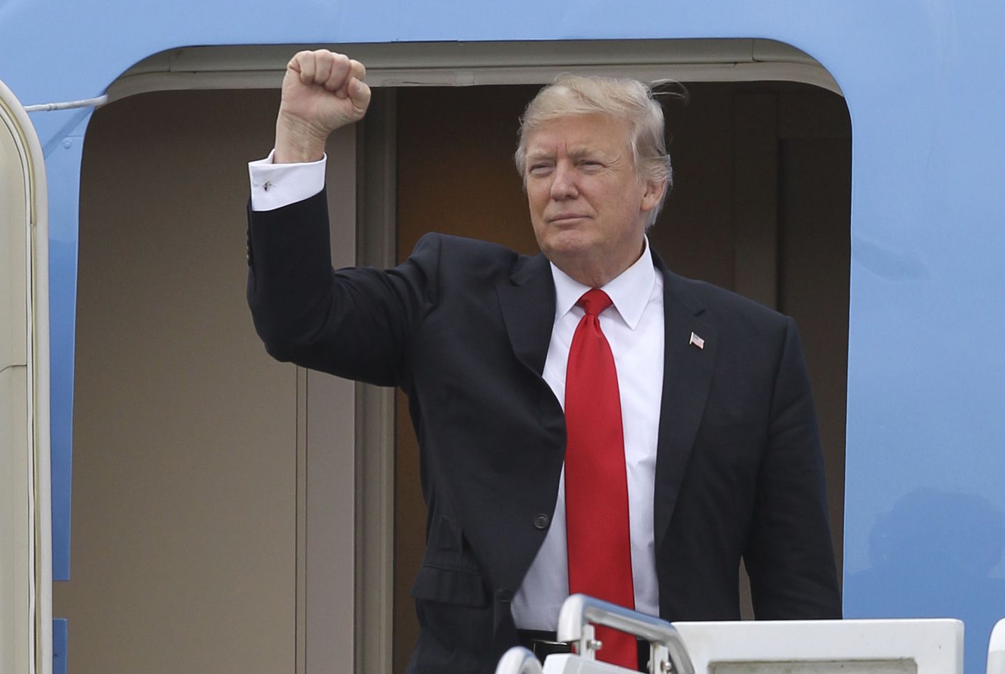 Donald Trump Air Force One`i pardalt Palm Beachi lennujaama saabudes.