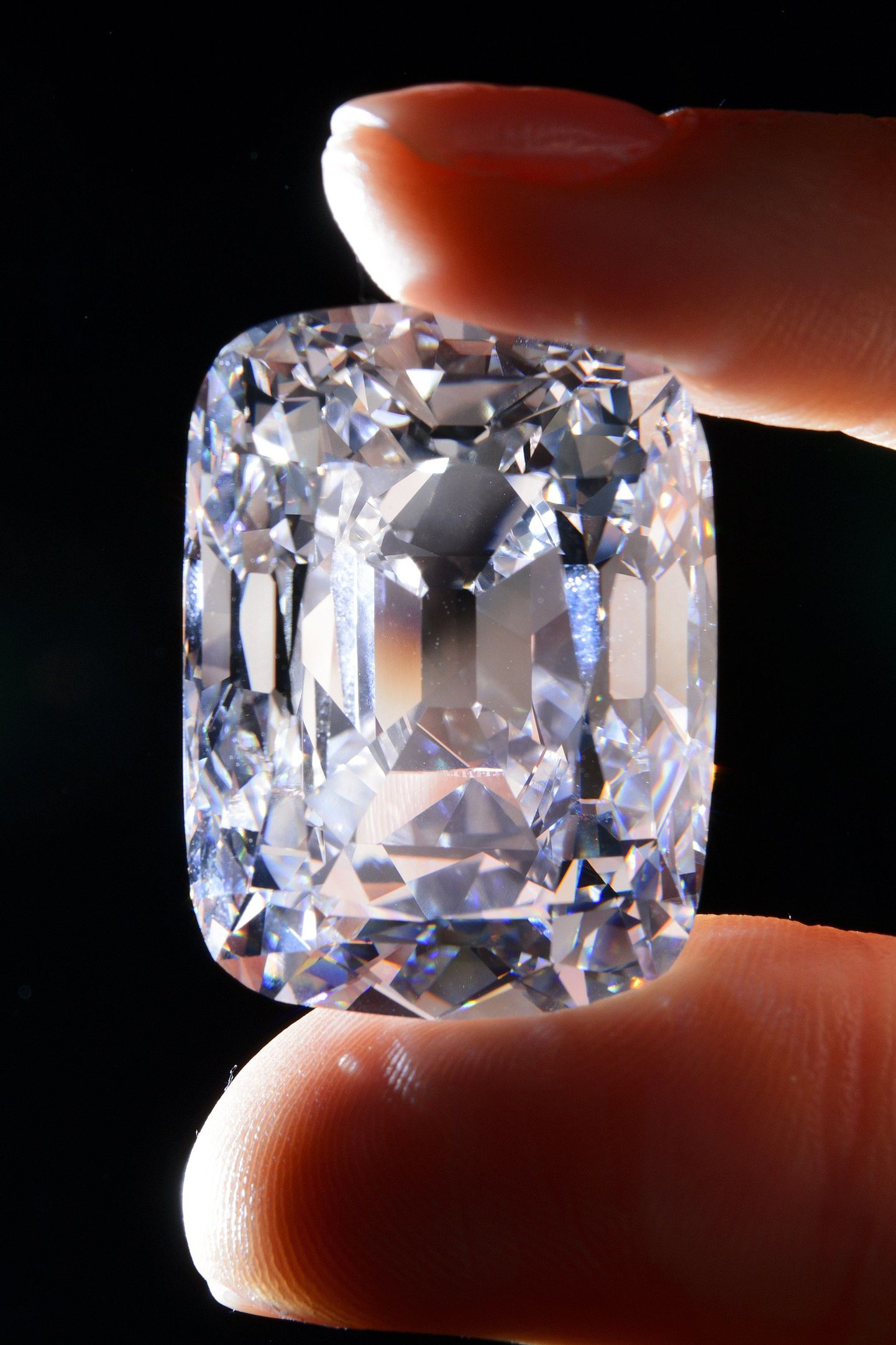 Austria ertshertsogi teemant müüdi 21 miljoni dollari eest