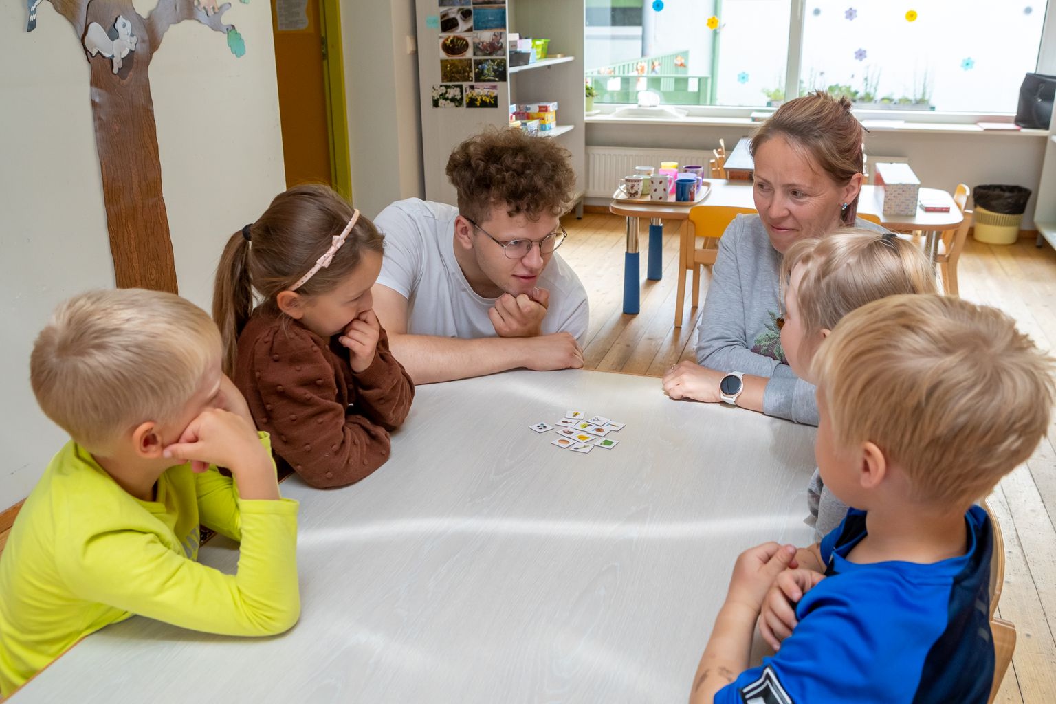 MÕISTA, MÕISTA: Oravate rühmaga huultelt lugemise mäng, Rico Robin Riibon, Marta Muiste, suvereporter Miko Pärn, kasvataja Katrin Kommel, Anette Äkke ja Otto Hanso.