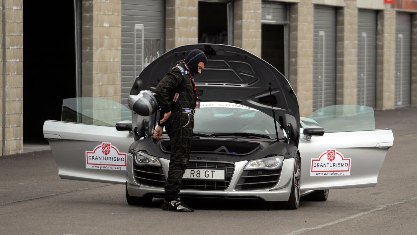 Luksuslike sportautode kokkutuleku peaeesmärk on sõiduriistade testimine Audrus asuval Auto24 ringrajal. Arhiivifoto.